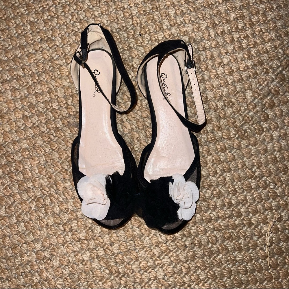 Qupid Black and Cream Floral Flats - Picture 2 of 4